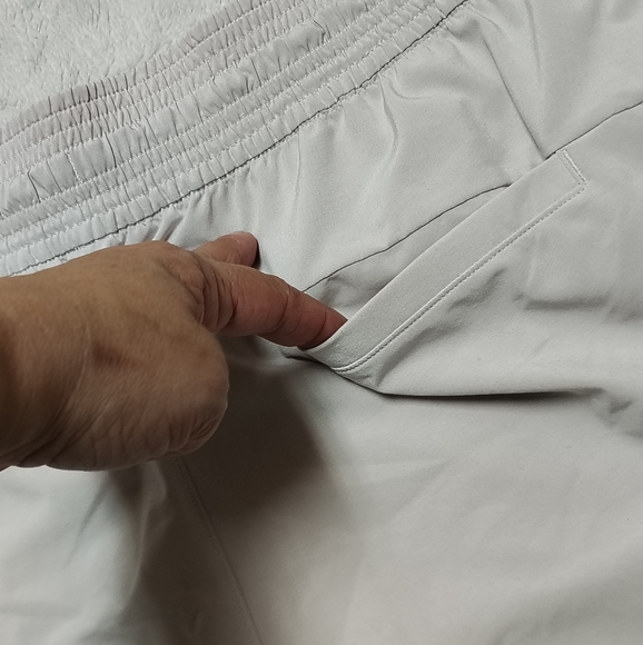 Lululemon Spring Break Away Shorts 4 Way Stretch 3" Inseam Women's 8 Lavender - Picture 8 of 8